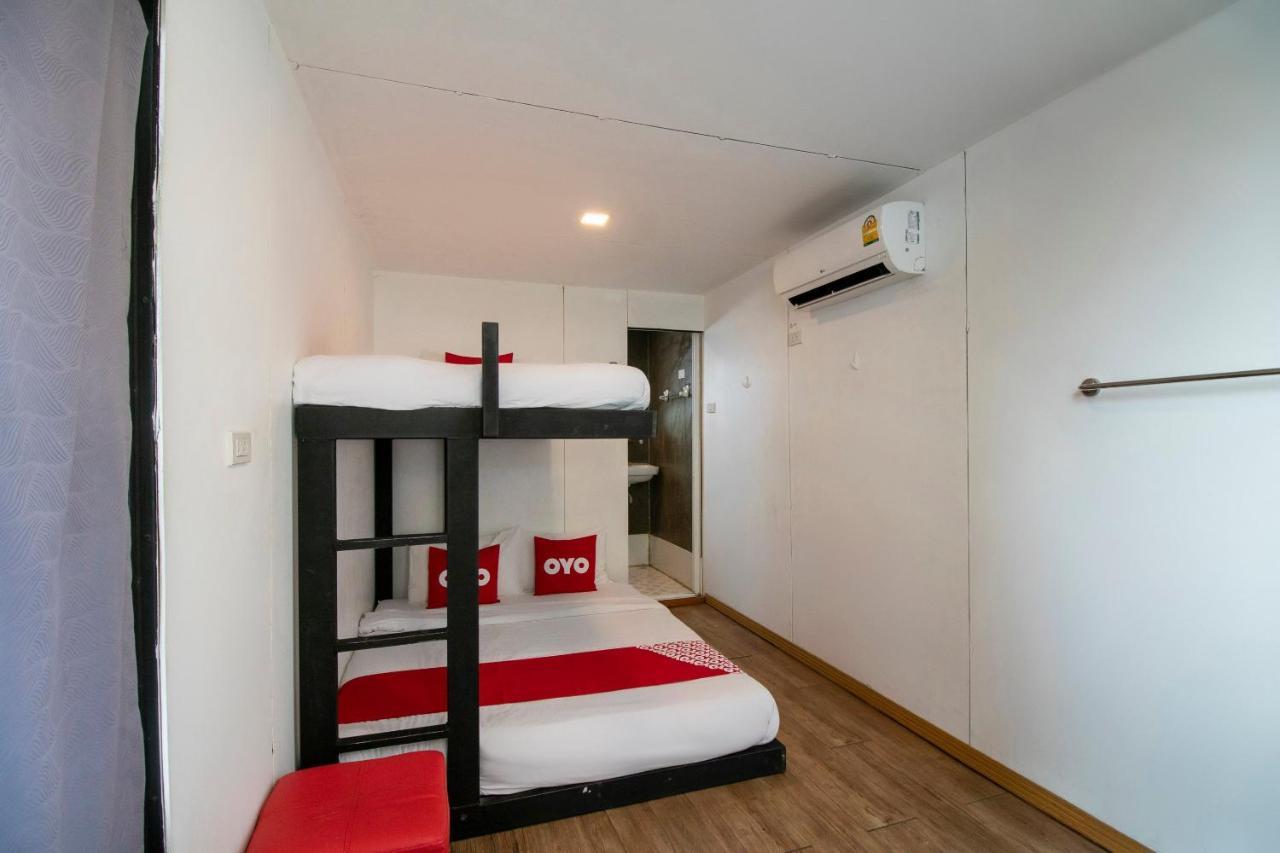 Oyo 673 Nice Sleep Box Hotel Chiang Mai Luaran gambar