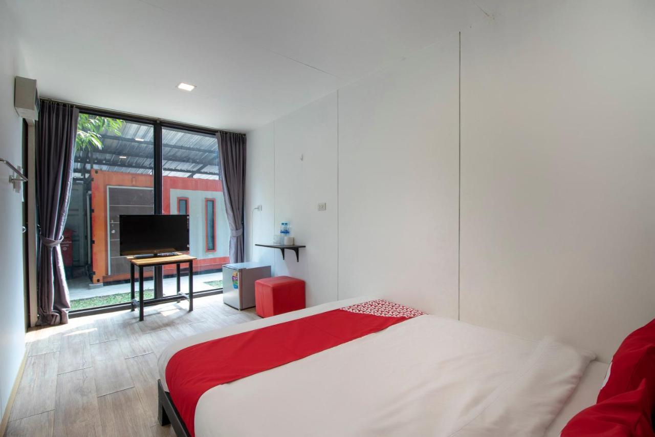 Oyo 673 Nice Sleep Box Hotel Chiang Mai Luaran gambar
