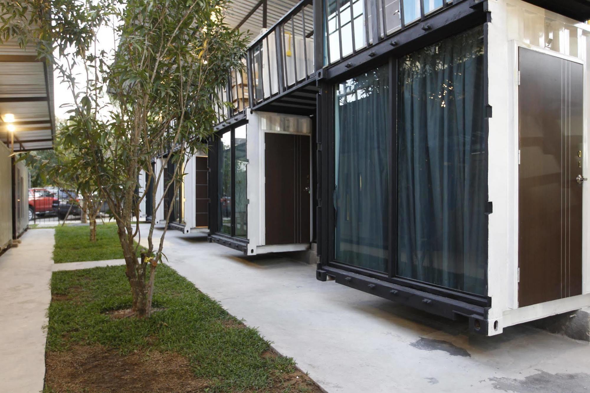 Oyo 673 Nice Sleep Box Hotel Chiang Mai Luaran gambar
