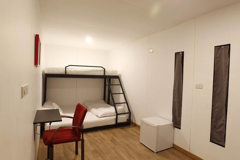 Oyo 673 Nice Sleep Box Hotel Chiang Mai Luaran gambar